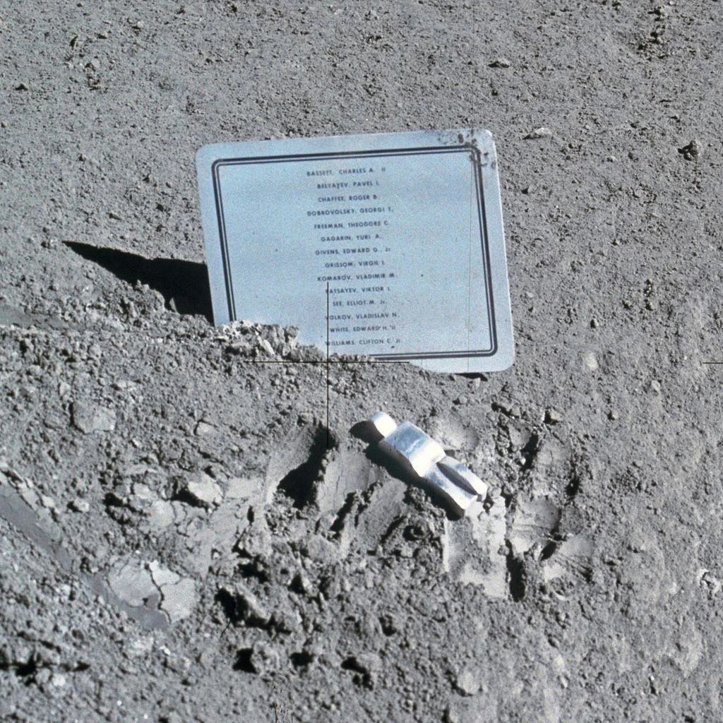 Apollo 15 Mission |Fallen astronaut with memorial plate on the moon surface