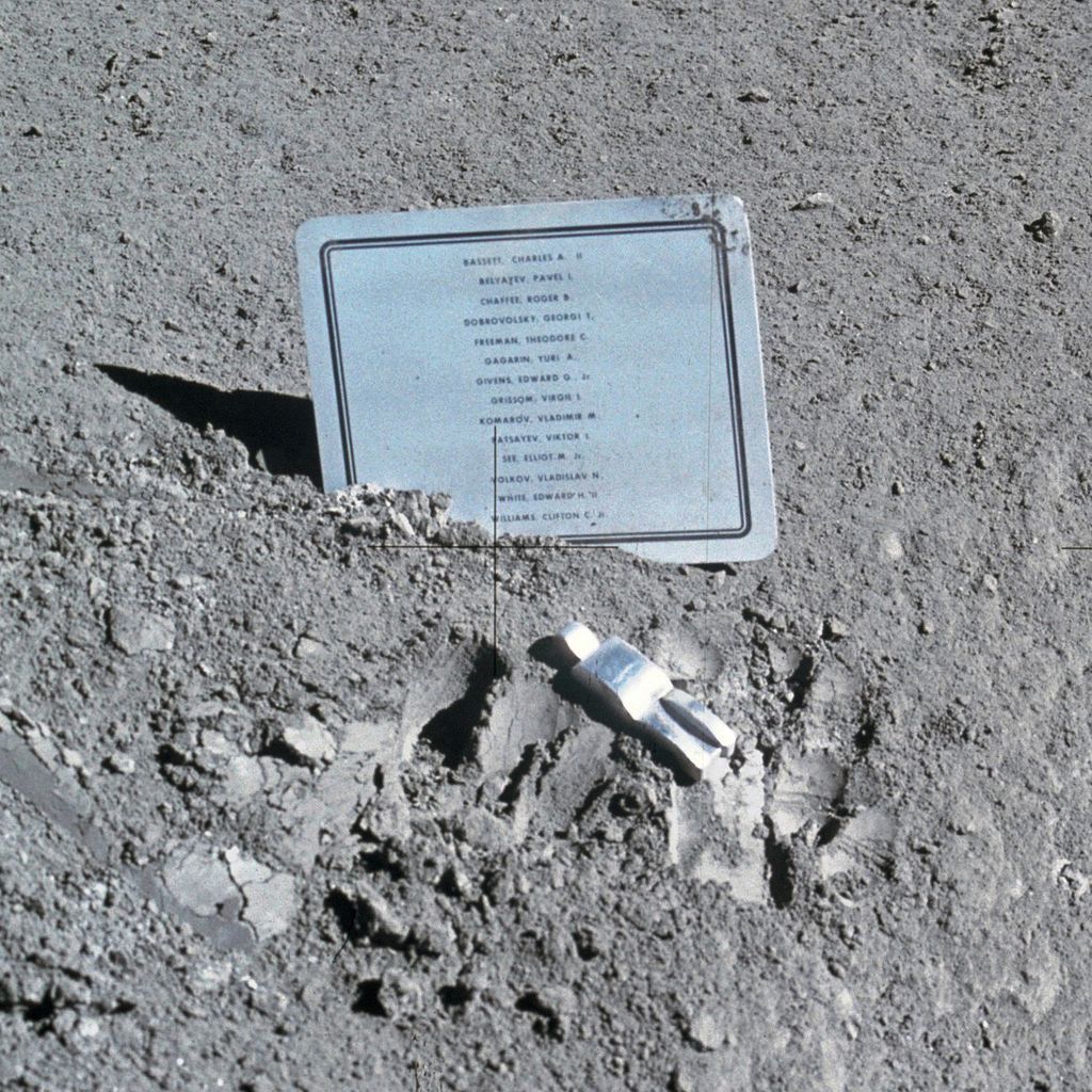 Apollo 15 Mission |Fallen astronaut with memorial plate on the moon surface