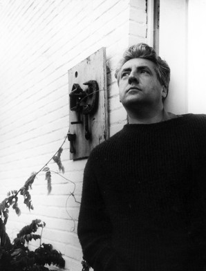 Paul van Hoeydonck Portrait in front of his atelier